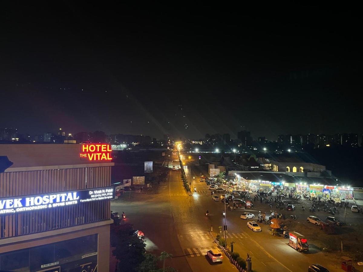 Hotel The Vital Surat Exteriör bild